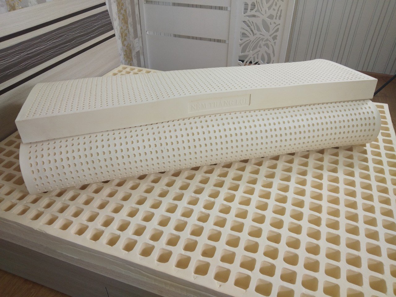 nem_cao_su_thien_nhien_sisi_2